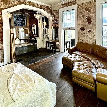 Fleur De Lis Mansion-3